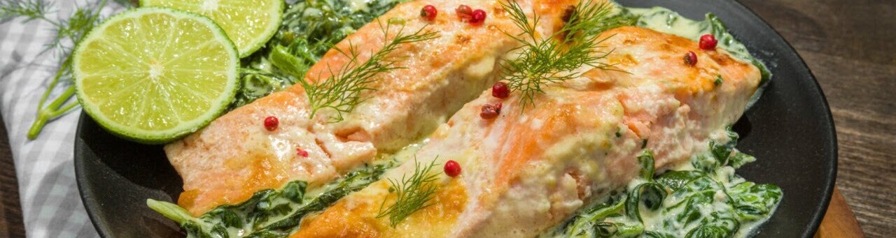 Pan fried salmon with cream and parsley sauce